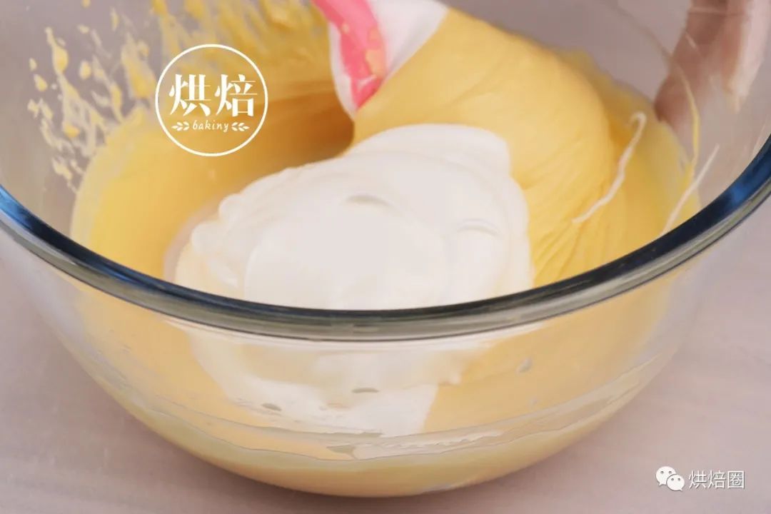 蓬蓬的又不裂 入口即化 舒芙蕾轻芝士蛋糕 冷藏后冰激凌口感超赞