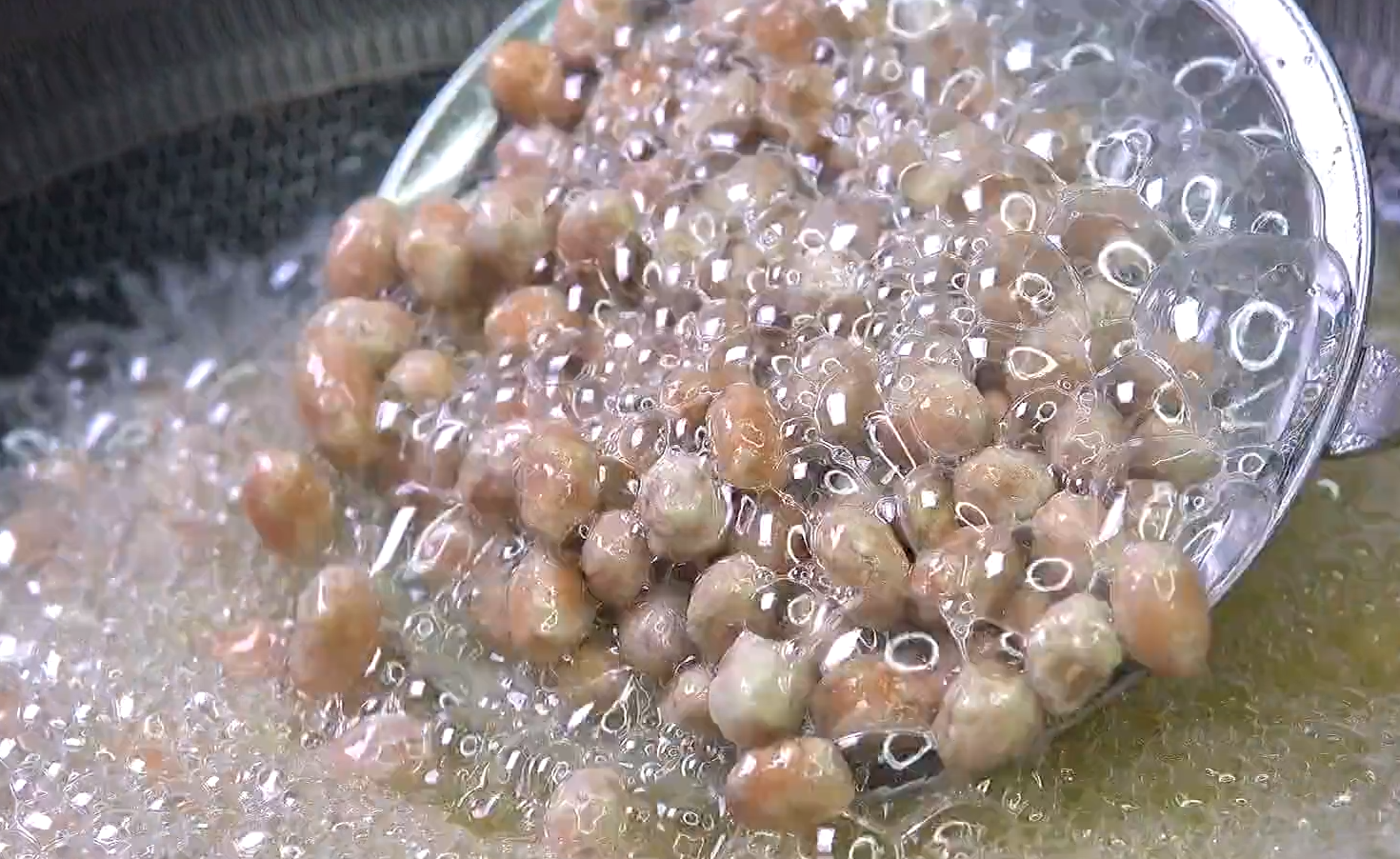 花生米這樣做最好吃，香甜可口，嘎巴酥脆，滿滿小時候的回憶