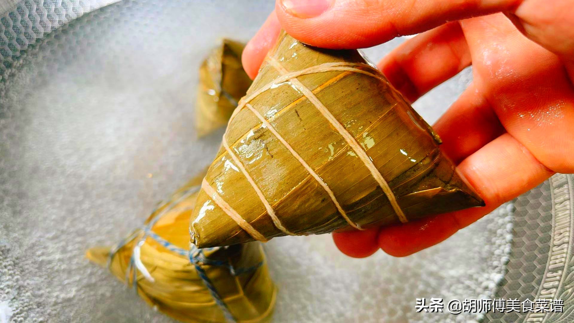 不管煮什么粽子，下锅前必须多加2步！粽子才不烂不散，软糯香甜