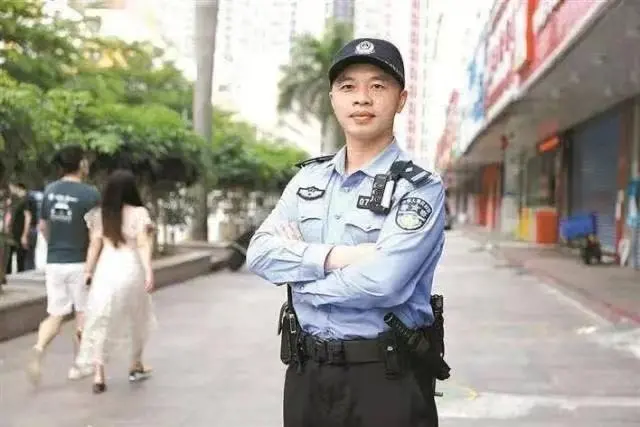 孙小刚:“脚板勤务”用脚步丈量平安,是百姓最需要、最信任的人【深政英模风采】
