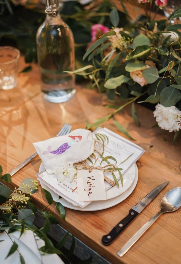 王阳明晒照为1岁女儿庆生，透露孩子大名，担心她将来被男生追求