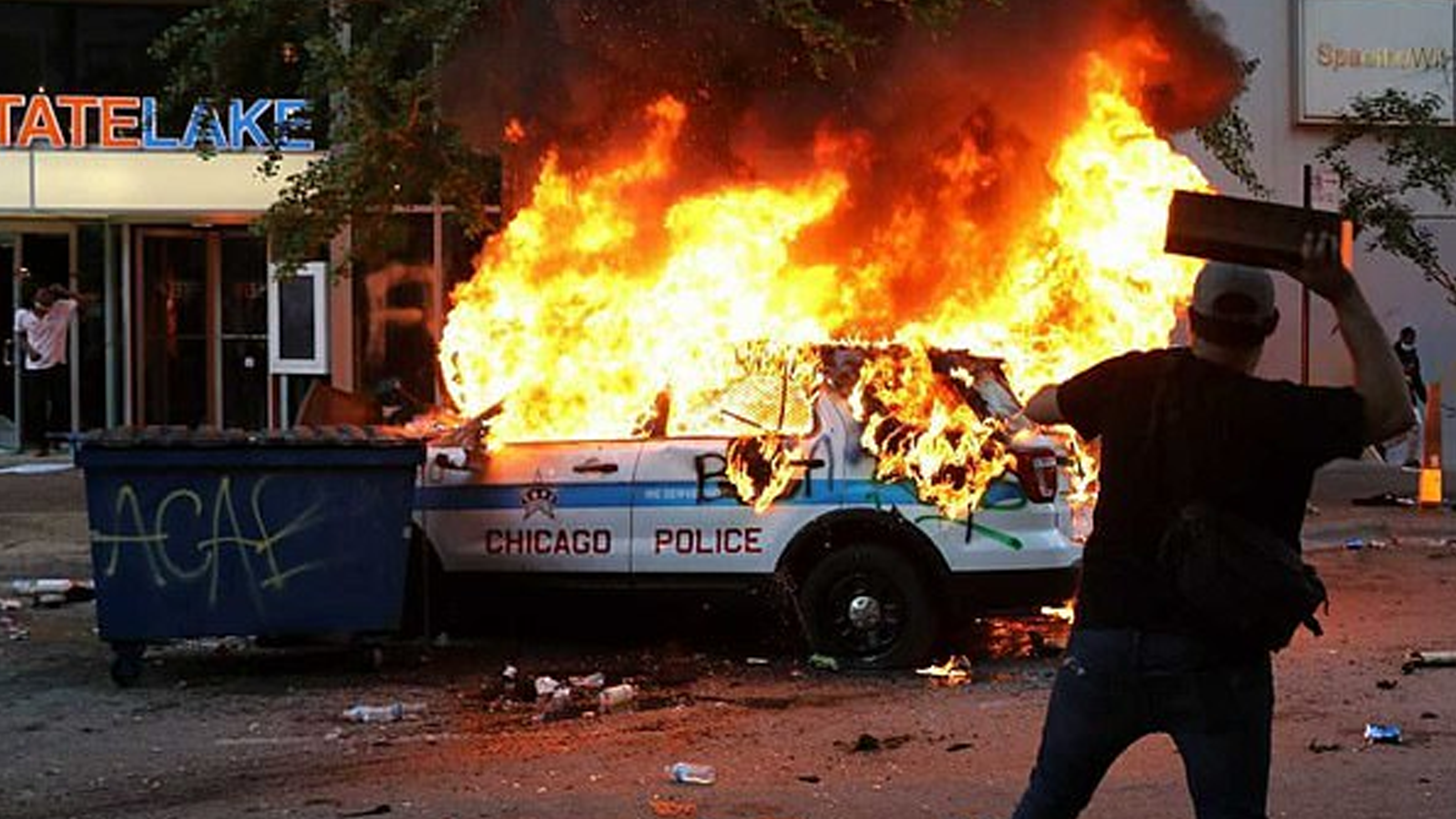 美国大军全面动员，国民警卫队镇压暴乱失控，