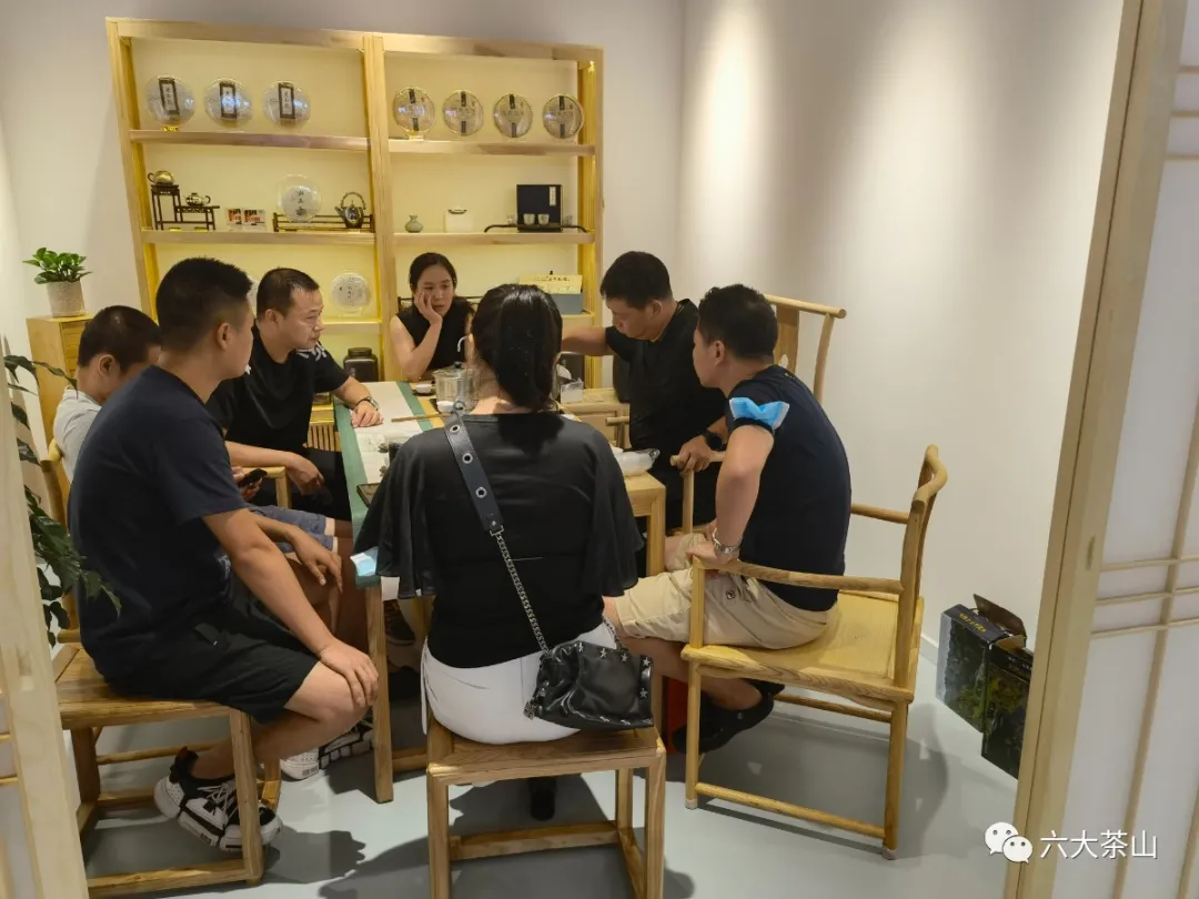 热烈祝贺!六大茶山重庆两江茶城专营店开业大吉