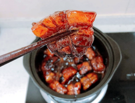 图片[1]-红烧肉的做法步骤图 肉色泽红亮鲜嫩多汁好吃-起舞食谱网