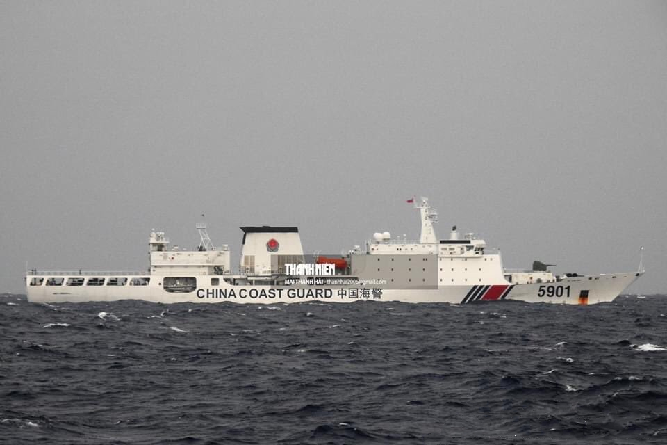 美军闪电航母再次南海挑衅，半路止步不前，万