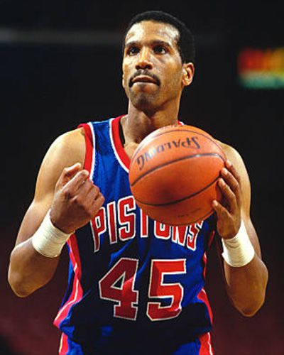 但丹特利退休后,选择做了一件平凡到不可思议的工作——保护小学生过