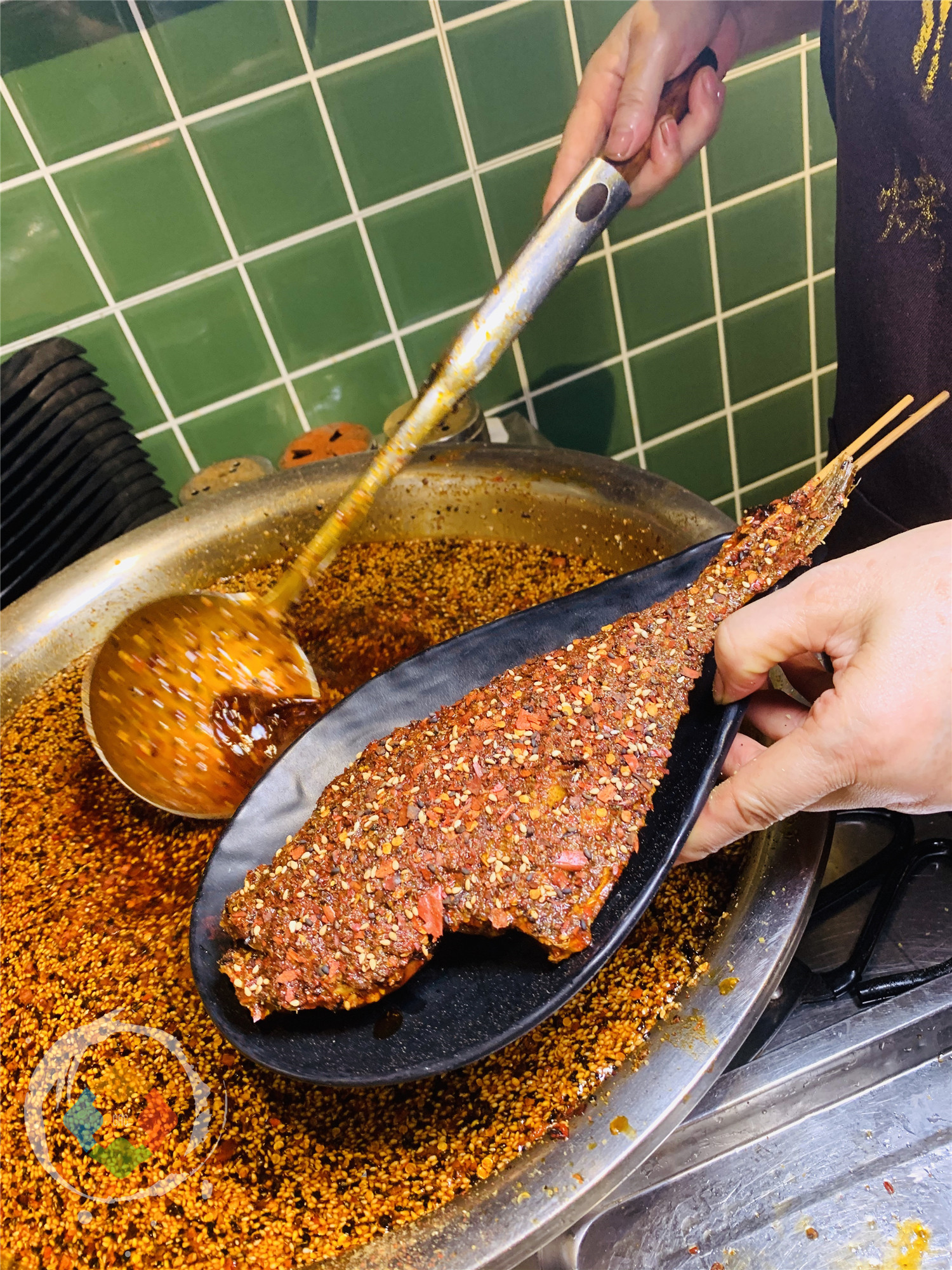 重庆独一无二的烧烤，一条耗儿鱼35元，让北方人吃了还想吃