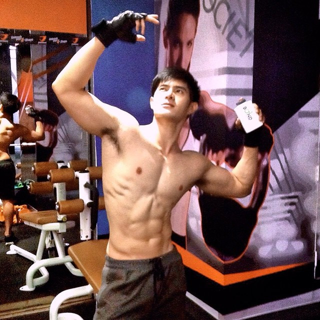 26yearold Asian male god, full and strong chest muscles, abdominal