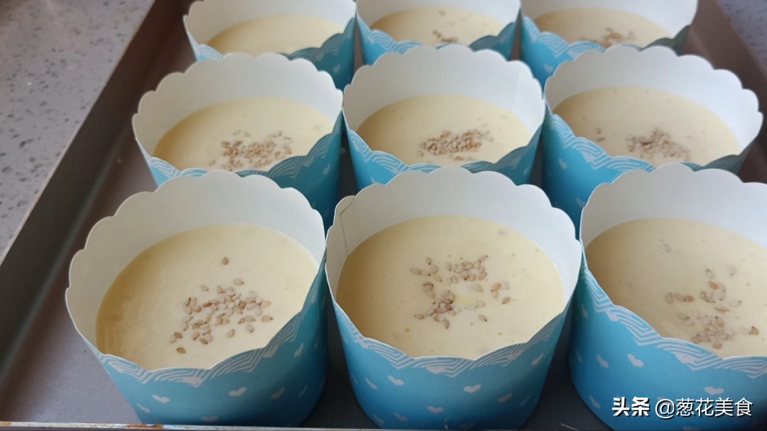 4個雞蛋1碗麵粉，教你自己在家做老式雞蛋糕，還是小時候的味道