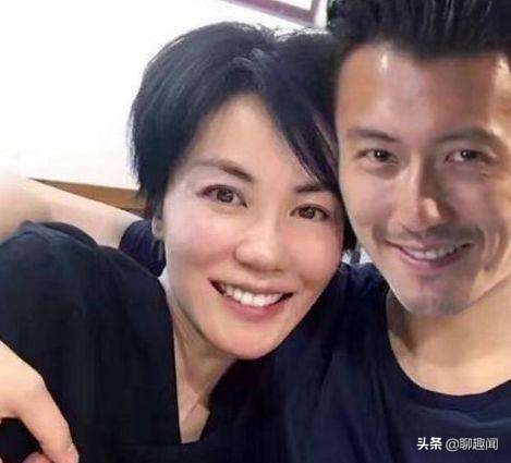 聊趣闻：王菲庆生微醉，霞飞双颊倚靠男友人怀