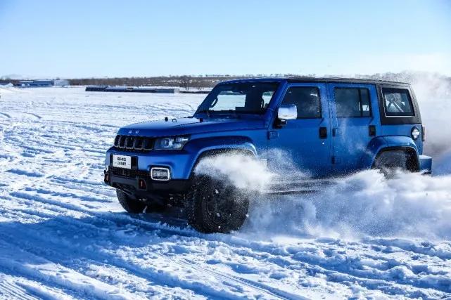 20万就能买三把锁的BJ40刀锋英雄版，还要什么牧马人？