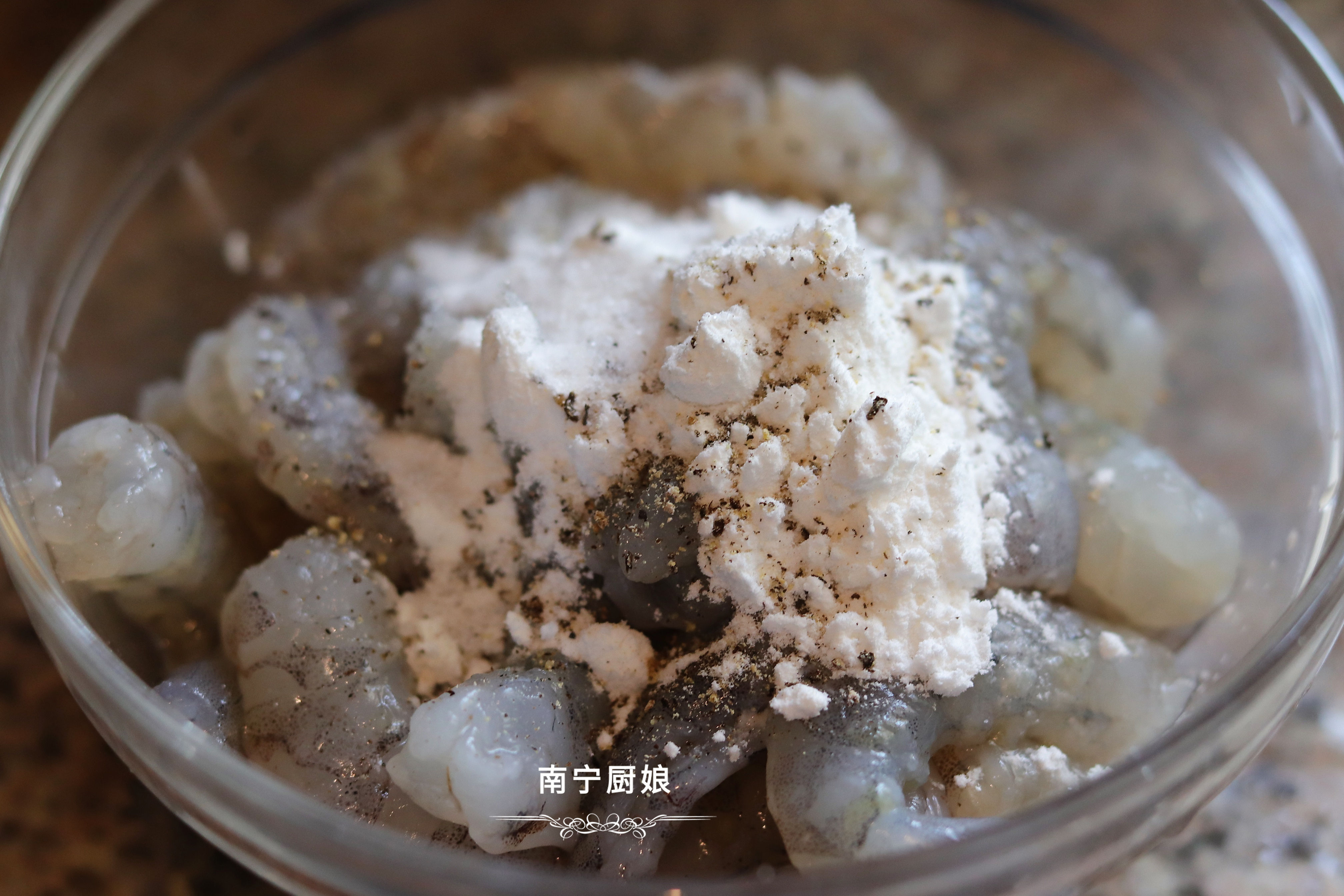 教你沒吃過的蝦仁新做法，一周吃7次都不膩，一次做一大盤不夠吃