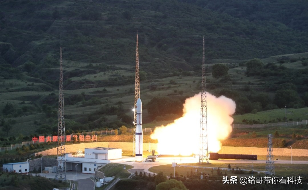 The Long March 6 liquid rocket puts Zhongzi Group 02 satellites into ...