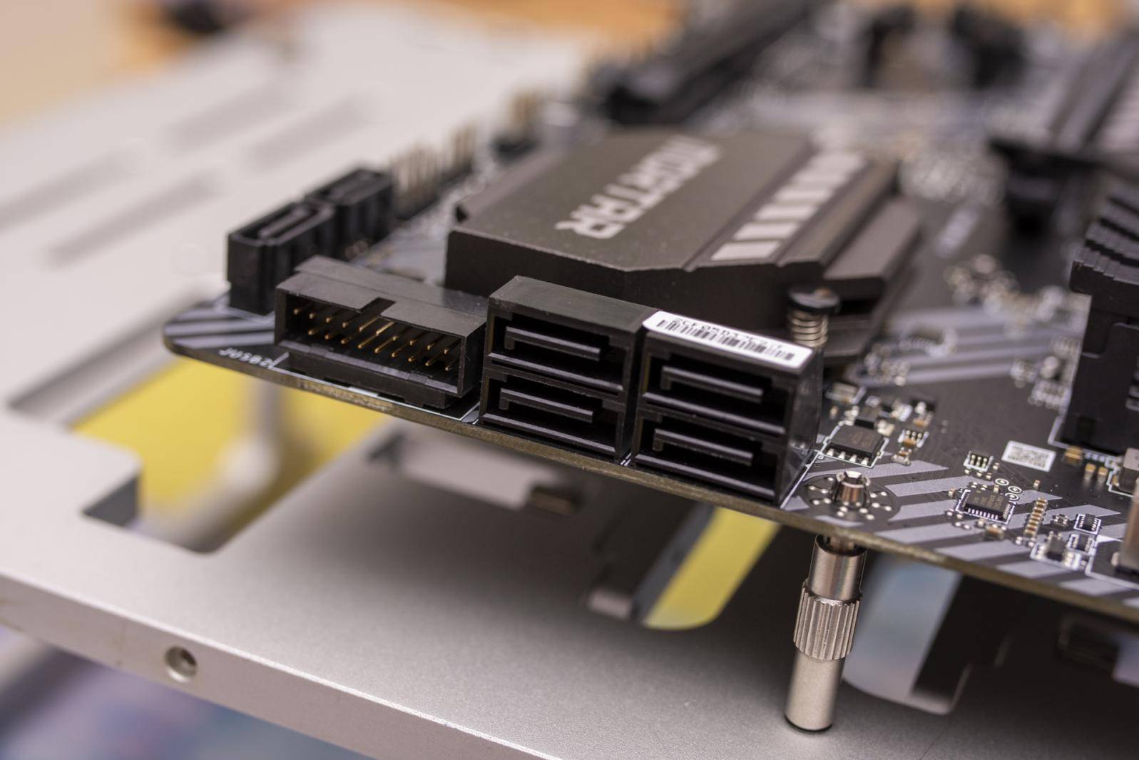 升级PCI-E 4.0，支持双显卡，微星B550M迫击炮开箱