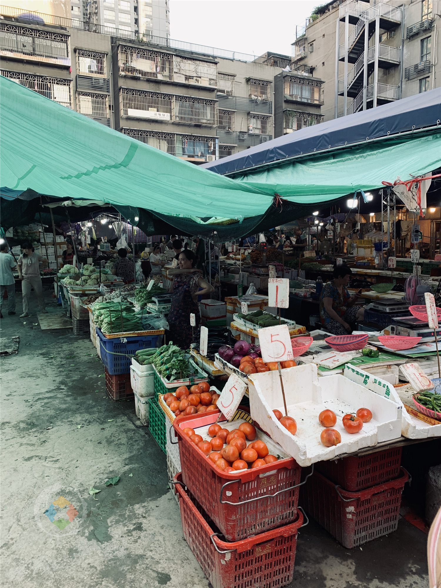 解放碑背后的老重庆：鲁祖庙菜市场，是山城市井文化的真实写照