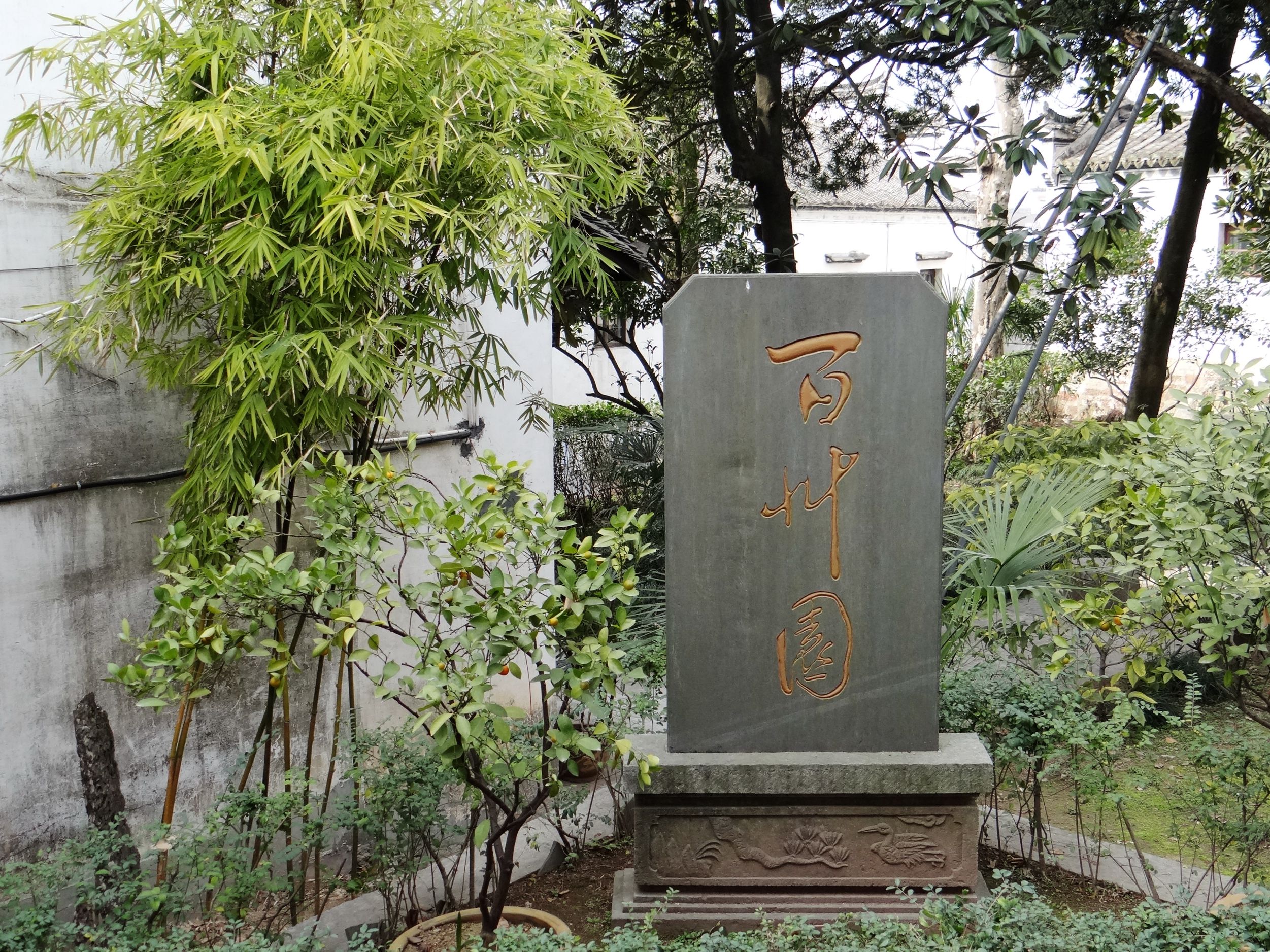 诸葛八卦村构建神奇，后世子孙多以医药为业，这是为了什么原因？