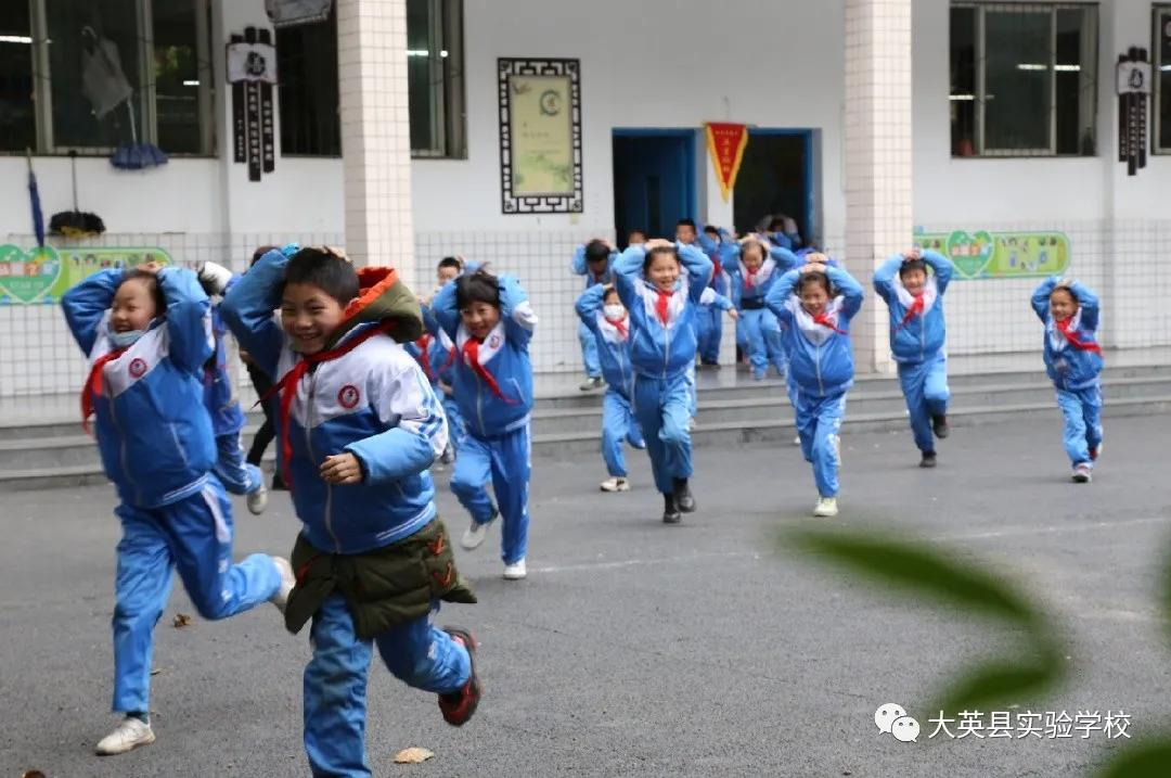 大英县实验学校：温风三月，礼教人生