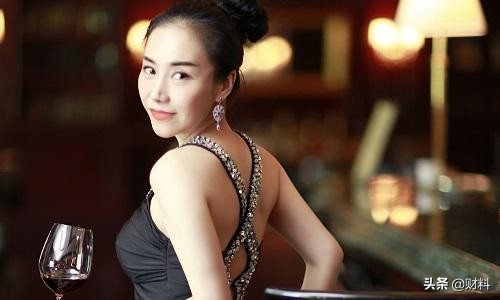 首富之女，清华出身，30岁成“投资女王”，颜值