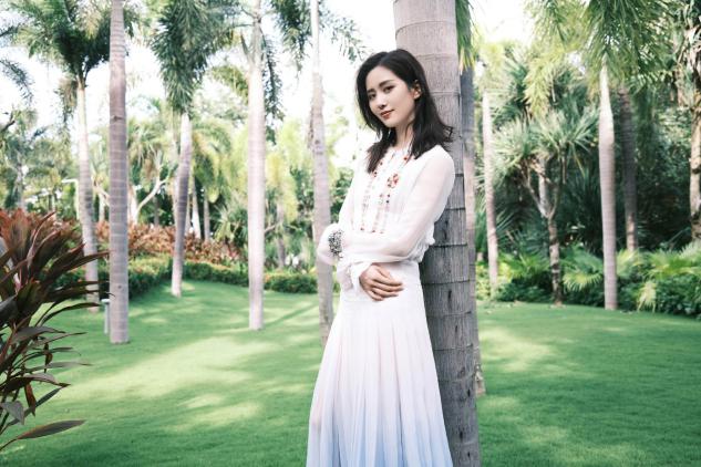 倪妮和刘诗诗同登杂志封面，网友：这气质差距