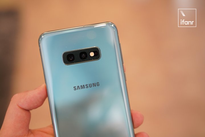 三星 Galaxy S10 首发体验：标杆旗舰有两种，三星属于后一种