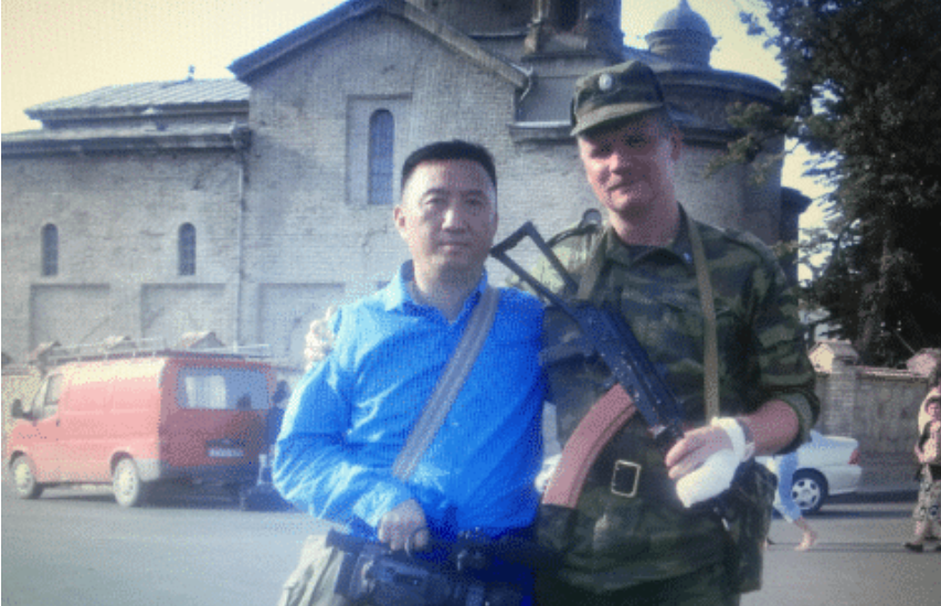 俄罗斯士兵为救中国记者牺牲，记者答应照顾其妻儿，现状如何？