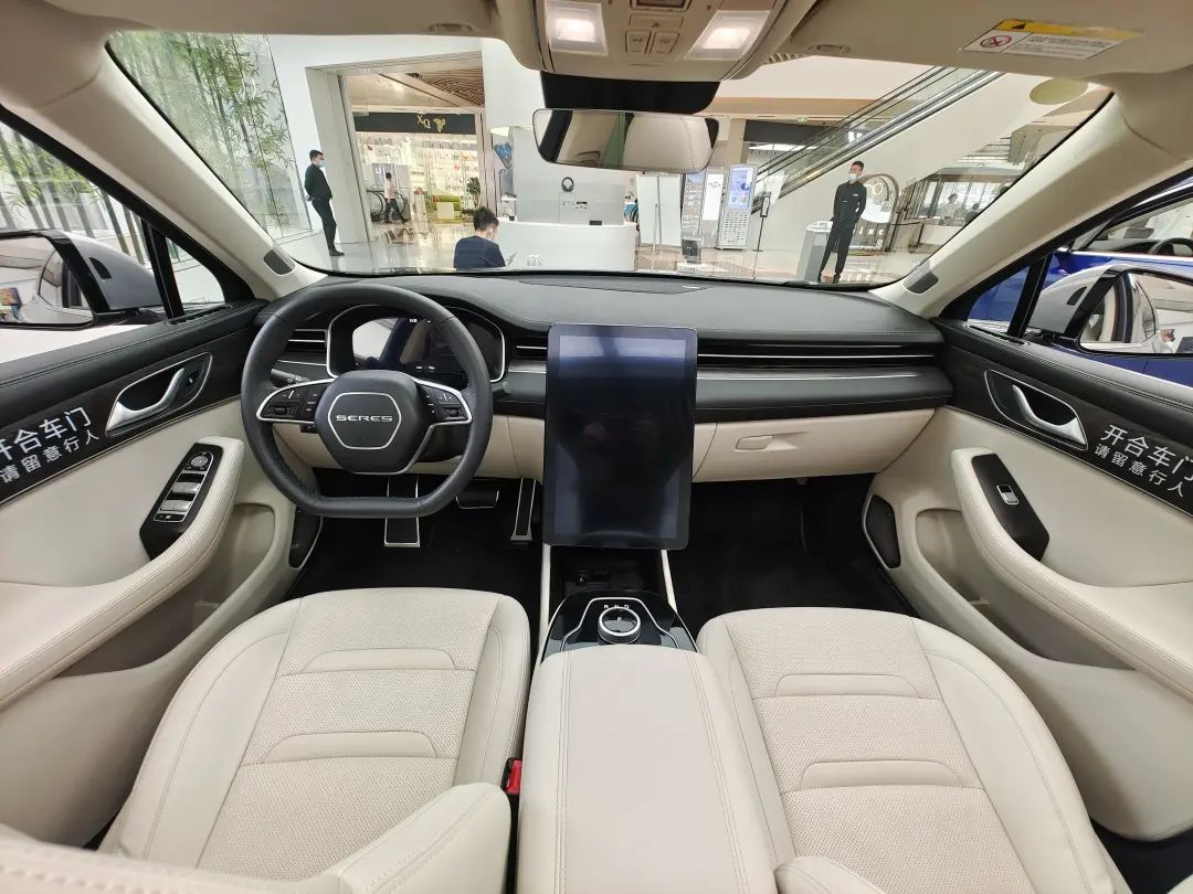 它空间不如理想ONE，但它百公里加速4.7秒，只卖25万！