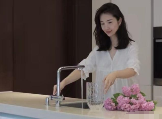 董花花发视频晒花，借花语暗示和蒋凡重归于好