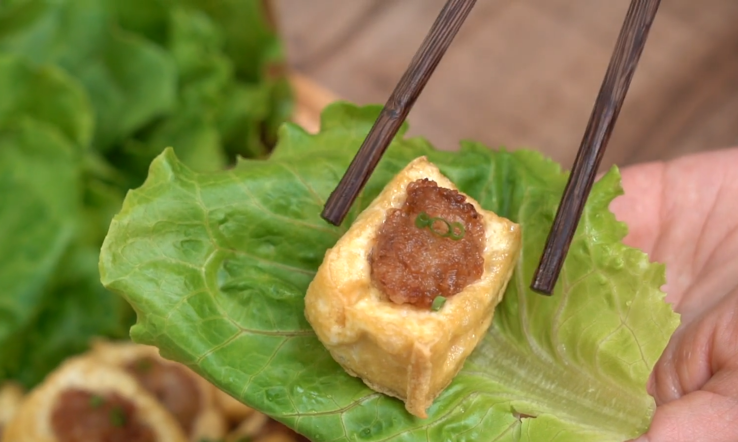 豆腐加一塊五花肉，教你沒吃過的做法，葷素搭配，香到流口水