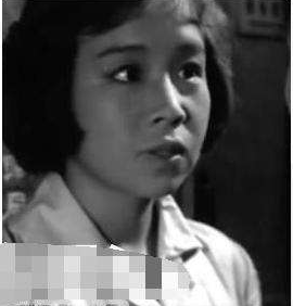 “容嬷嬷”自称年轻时很漂亮，看到照片后，网