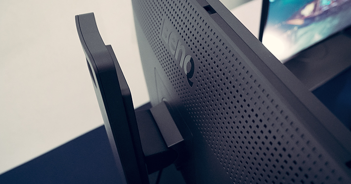 广色域显示器凭什么贵？明基sw240对比戴尔u2518dr使用体验