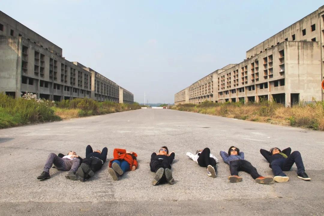 6个广东青年睡遍烂尾楼：既然有房没人住，那我们就去睡一下吧