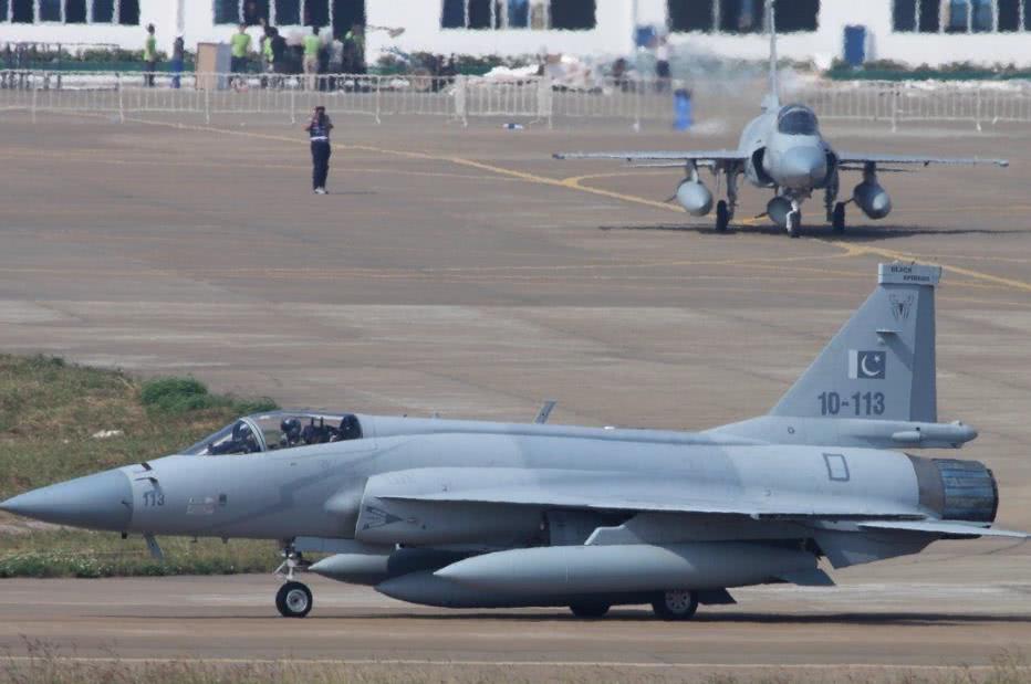 巴铁空军捐赠50万只口罩，助成飞恢复生产，巴：