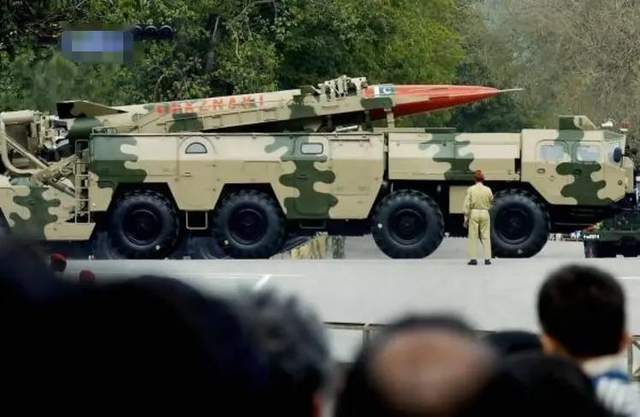 就問印軍怕不怕？ 巴鐵亮出的新型導彈，東風11對印度對轟