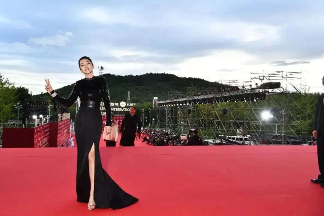 自然老去的10位女星，有人称霸影坛，有人早早退