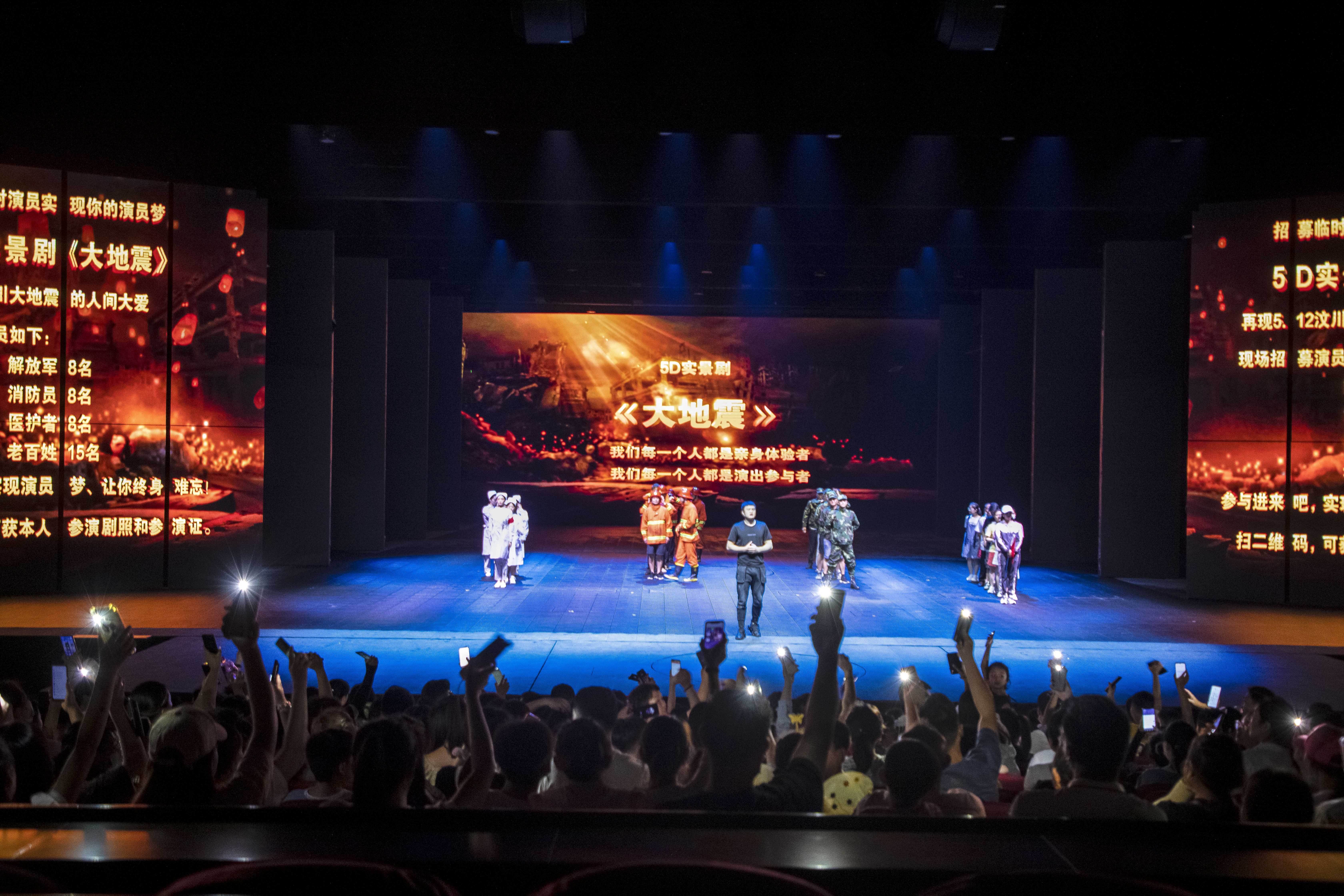 夜游上海新去处，这里有精彩的表演，也有让人沉醉的城市夜景