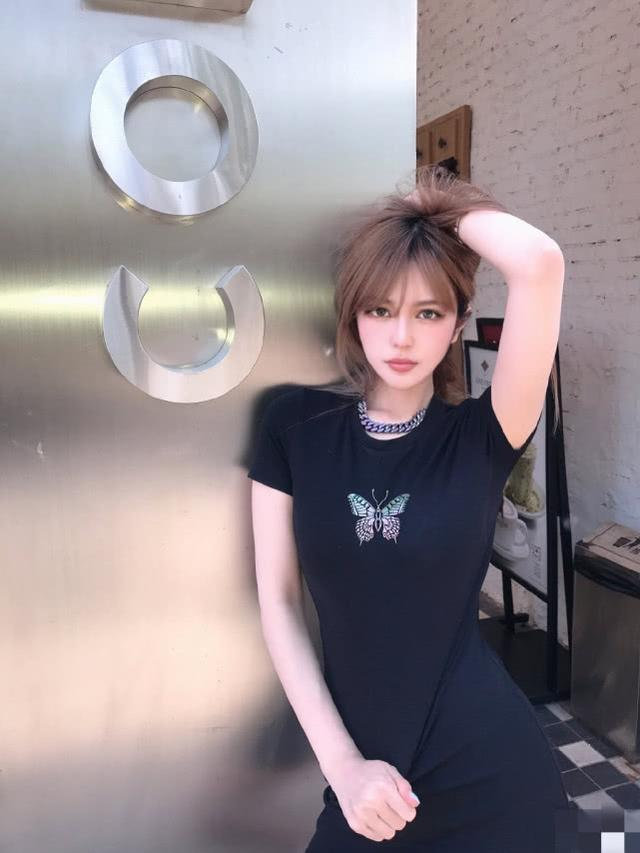 周扬青直播带货首秀，喊话所有女生：只有自爱