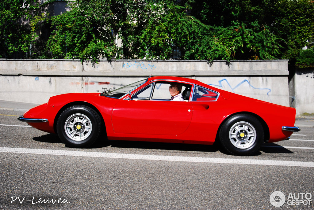 继SF90后法拉利又推出一款6缸跑车，到底是妥协还是追求极致