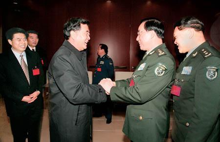“陆军中将”秦卫江，担任战区副司令员，父亲曾赫赫有名！
