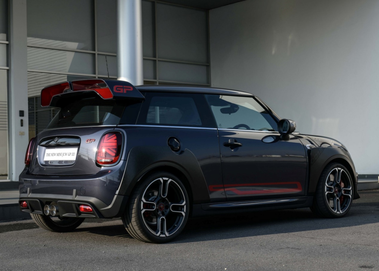 标配2.0T+8AT新国标MINI JCW，女生爱看男生爱开