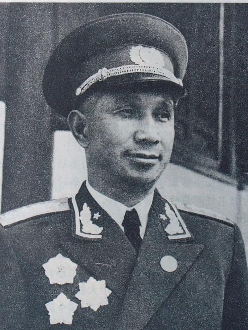 抗美援朝点将主帅，毛主席两次换人，彭德怀为