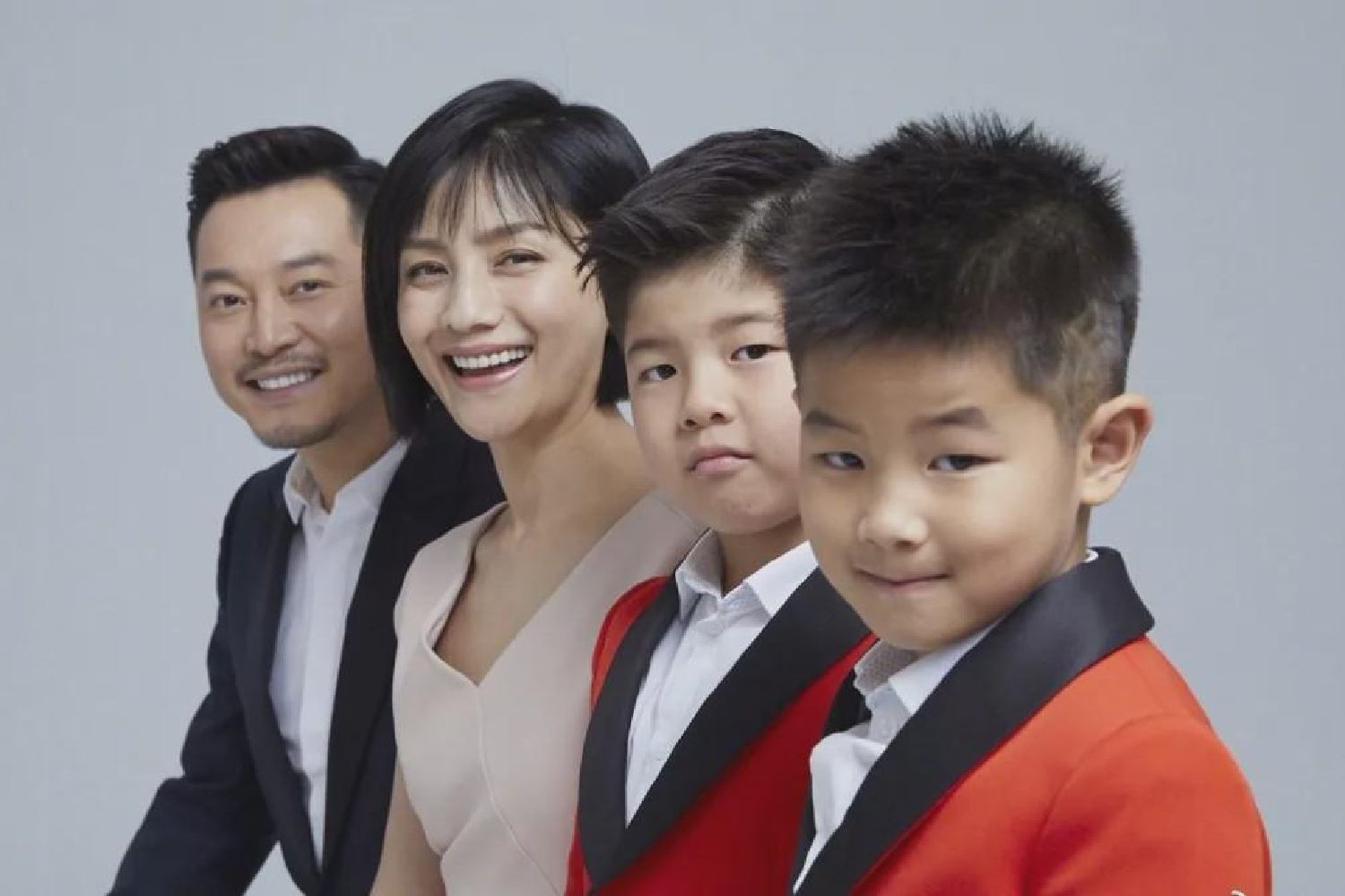 賈靜雯一家眼睛大，陸毅一家腿長，沙溢一家最接地氣，深受喜愛