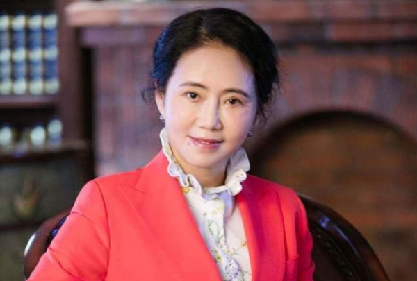 她是常州女首富，身家290亿不爱宝马独爱车灯，终成车界董明珠