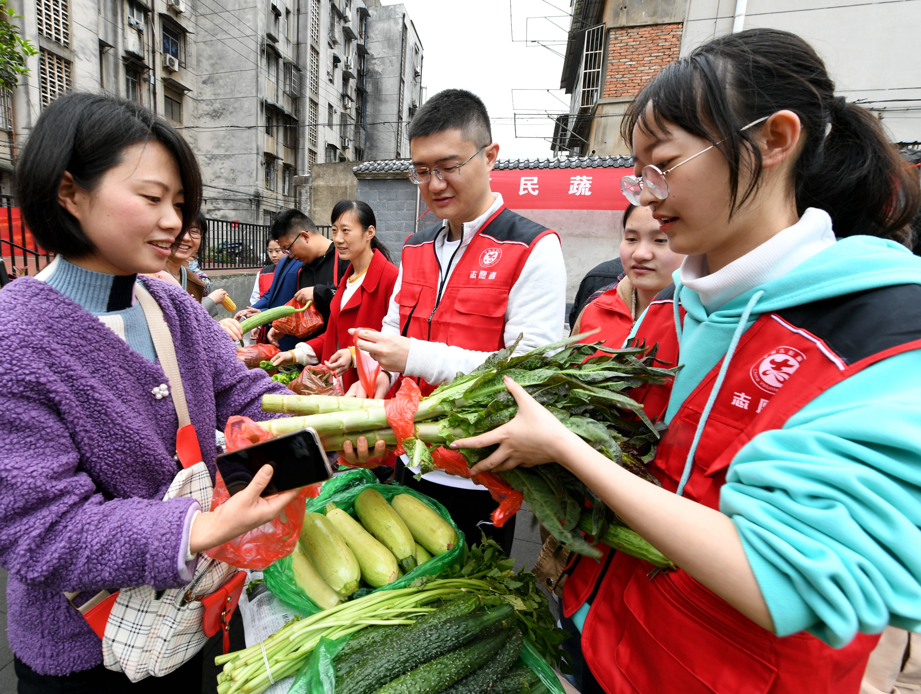安庆市大观区：惠民蔬菜送到居民家门口