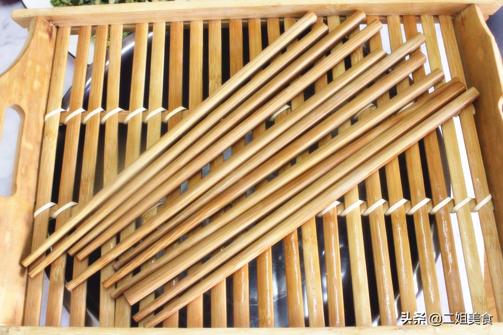 買回來的新筷子別直接用，多做2步，用久不發霉不開裂，簡單實用