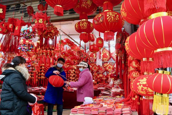 打年货啦！腊味飘香，红红火火迎新年｜城市摄影队