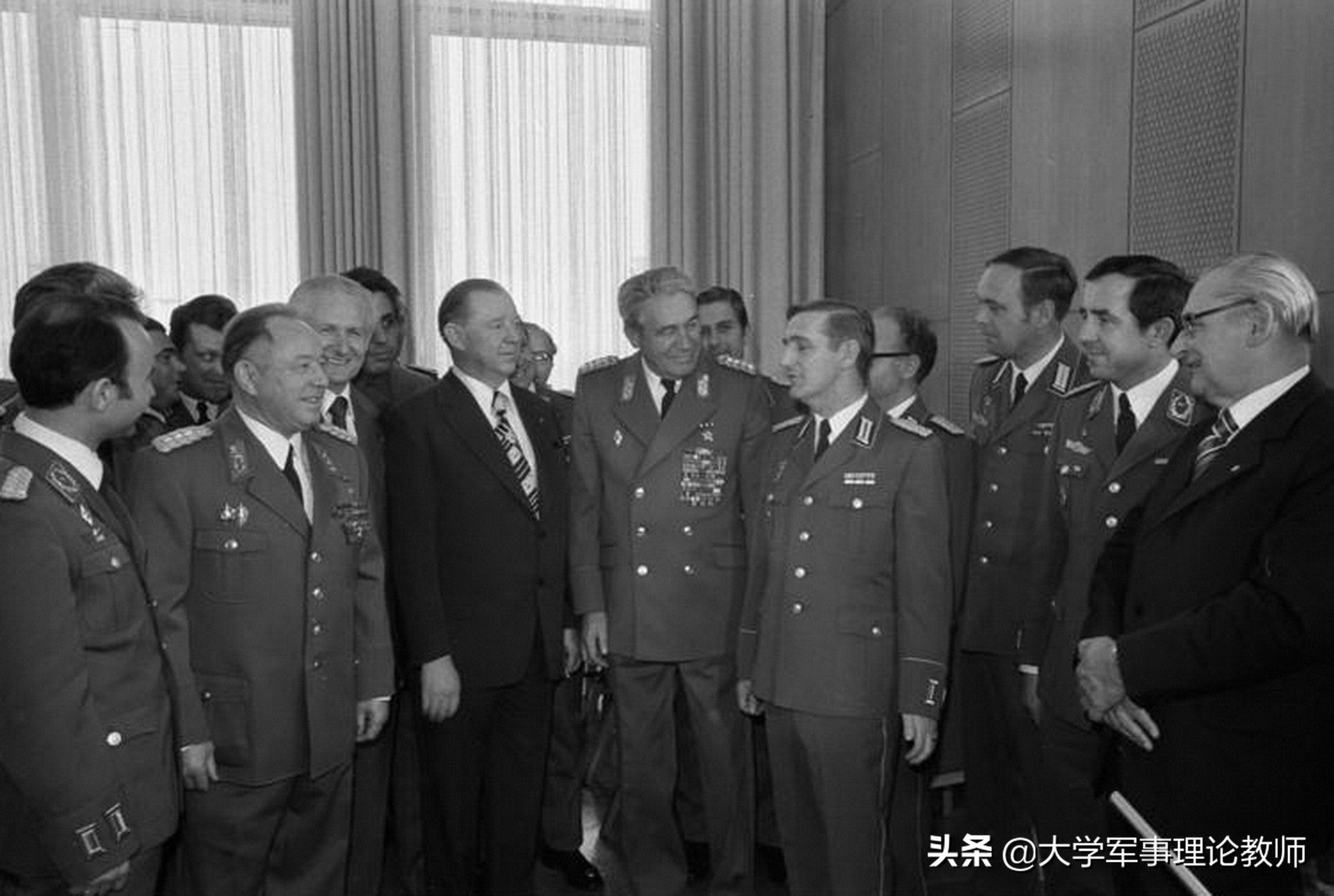 消失了的东德人民军：柏林墙倒后，无处安放的