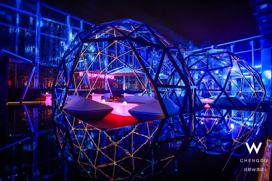 骚气的成都W酒店，潮爆装修大法值得品