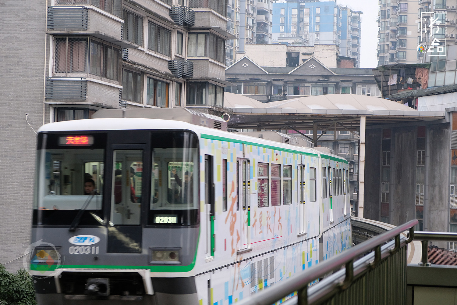 重庆轨道交通公开招募意见：2号线的问题最多，袁家岗站最不亲民