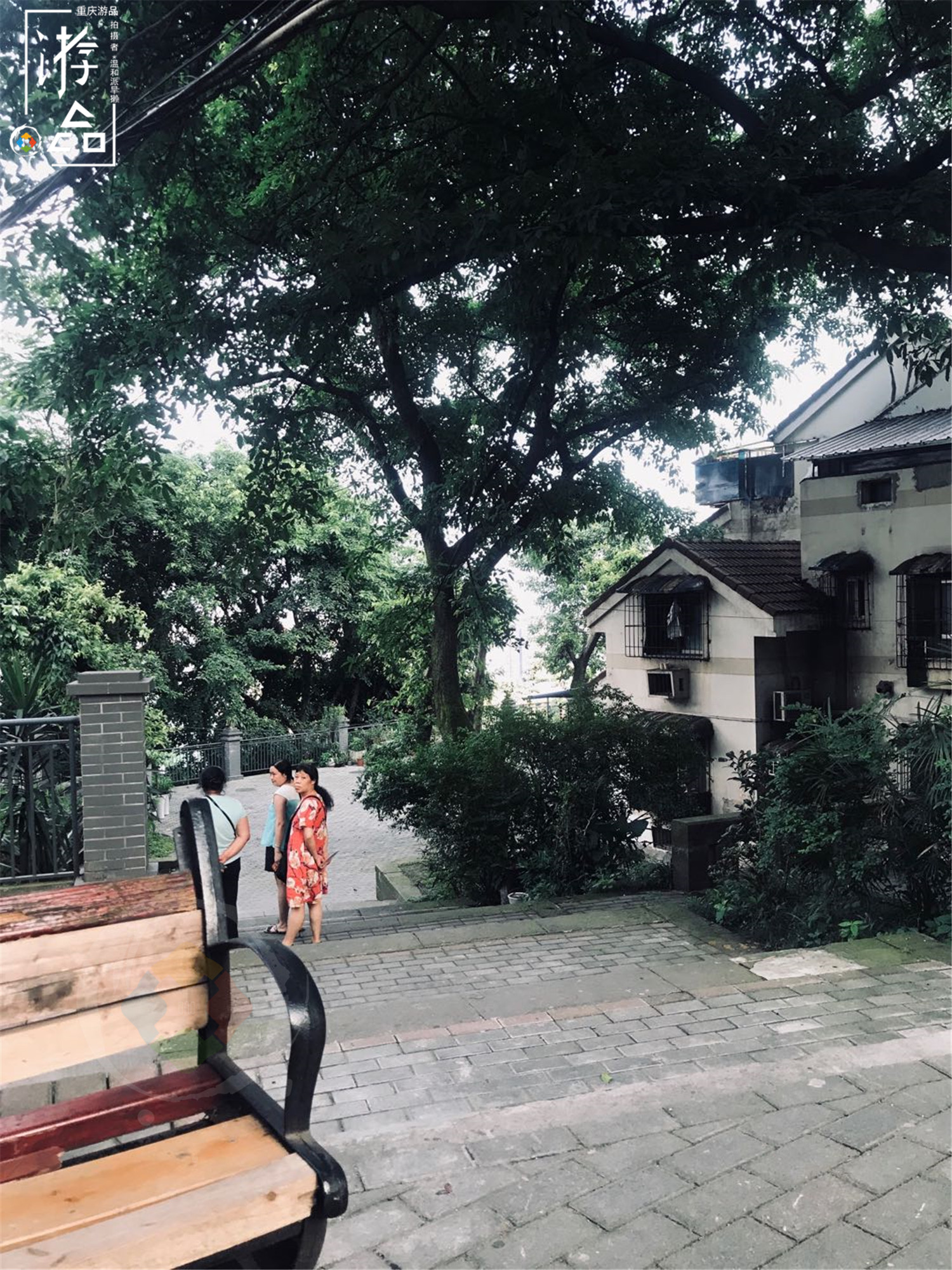 日本人评价重庆肖家湾，通往电视塔的坡道，被称神似宫崎骏的电影