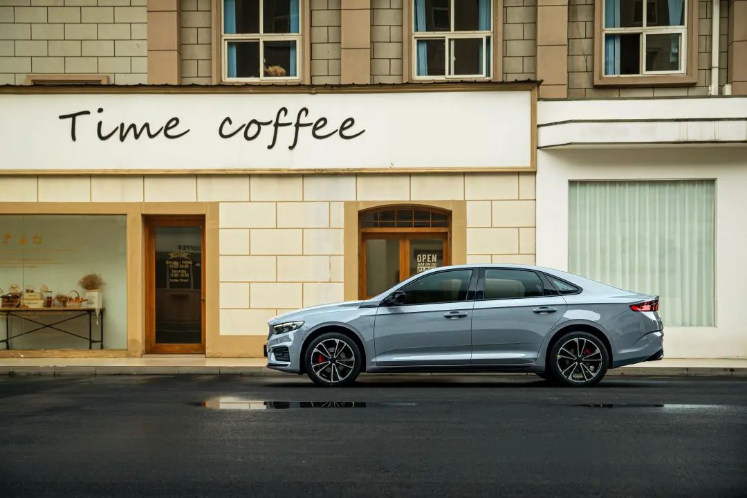 吉利星瑞加推时空版，有性能车那味儿了